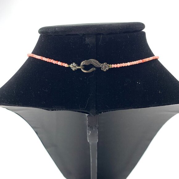 Beaded Necklace With filagree Metal Pendant Pink/Gold 18"L - Picture 3 of 4